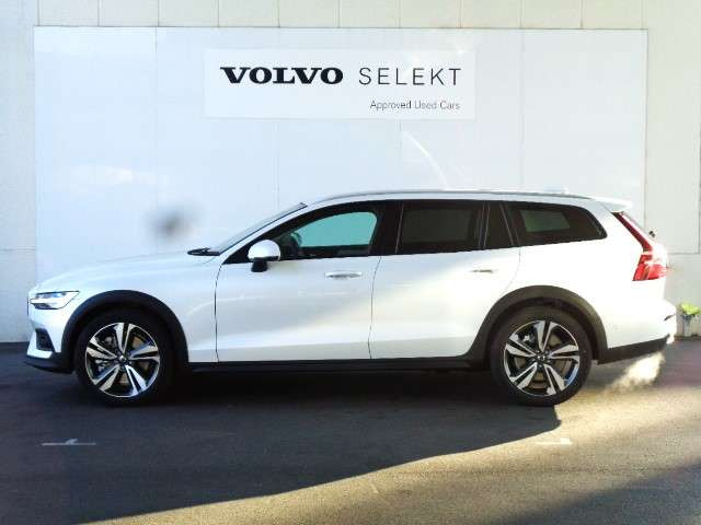 V60クロスカントリーウルトラ B5 AWD 4WD