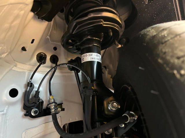 お車を安心してお乗りいただく為には、足回りの定期点検が欠かせません。サービスサポート(有償保証)では無料点検もご提供しており、安心のカーライフをお過ごしいただけるサポート体制が整っています。