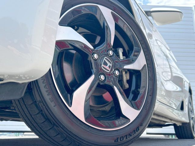 �y����16�C���`�A���~�z�C�[���z�O�ςɃ}�b�`���������A���~�z�C�[���𑕒����Ă���܂��B�e��ЊO�A���~�z�C�[����A�X�^�b�h���X�^�C�����戵�����Ă���܂��B���񂲑��k����������