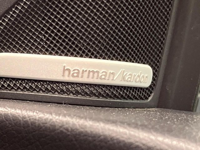 ��harman/kardon�T�E���h�V�X�e��:�I�[�f�B�I��僁�[�J�[����|����v���~�A���X�s�[�J�[�𑕔��B�����̃X�s�[�J�[����A���̗������܂ŕ����鍂�i���ȉ��y�����y���݂��������܂��B