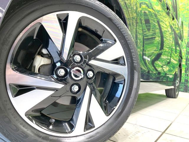 �y����15�C���`�A���~�z�C�[���z�O�ςɃ}�b�`���������A���~�z�C�[���𑕒����Ă���܂��B�e��ЊO�A���~�z�C�[����A�X�^�b�h���X�^�C�����戵�����Ă���܂��B���񂲑��k����������