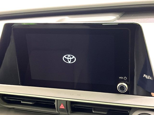 �y8�C���` �f�B�X�v���C�I�[�f�B�I�z���ʂ̃f�B�X�v���C��AppleCarPlay��AndroidAuto�����p�\�B�傫�ȉ�ʂŃX�}�z�i�r�A�v���������p���������܂���