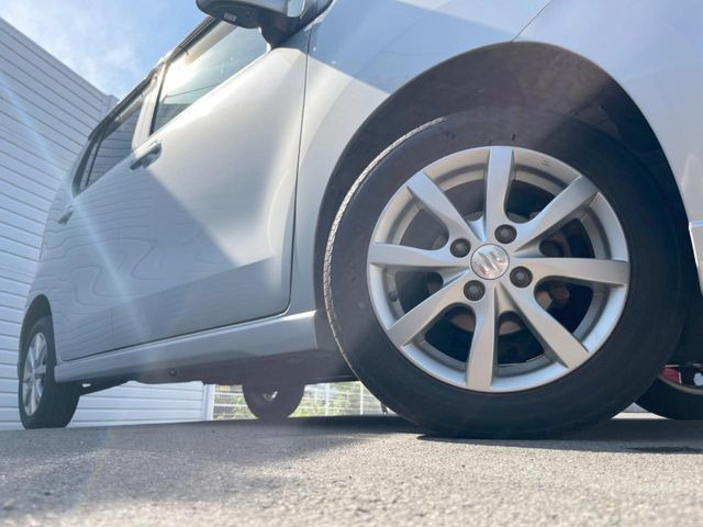 �y����14�C���`�A���~�z�C�[���z�O�ςɃ}�b�`���������A���~�z�C�[���𑕒����Ă���܂��B�e��ЊO�A���~�z�C�[����A�X�^�b�h���X�^�C�����戵�����Ă���܂��B���񂲑��k����������