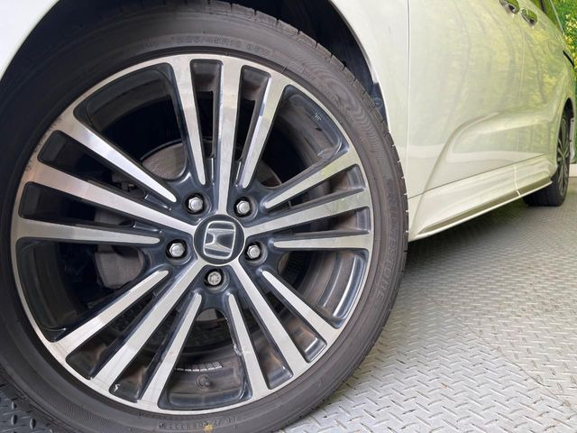 �y����18�C���`�A���~�z�C�[���z�O�ςɃ}�b�`���������A���~�z�C�[���𑕒����Ă���܂��B�e��ЊO�A���~�z�C�[����A�X�^�b�h���X�^�C�����戵�����Ă���܂��B���񂲑��k����������