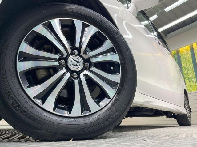 �y����15�C���`�A���~�z�C�[���z�O�ςɃ}�b�`���������A���~�z�C�[���𑕒����Ă���܂��B�e��ЊO�A���~�z�C�[����A�X�^�b�h���X�^�C�����戵�����Ă���܂��B���񂲑��k����������