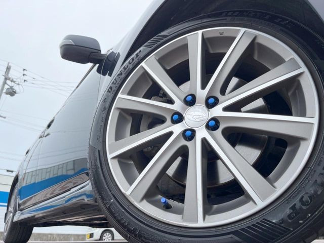 �y����18�C���`�A���~�z�C�[���z�O�ςɃ}�b�`���������A���~�z�C�[���𑕒����Ă���܂��B�e��ЊO�A���~�z�C�[����A�X�^�b�h���X�^�C�����戵�����Ă���܂��B���񂲑��k����������