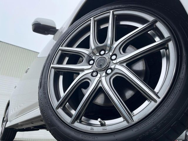 �y18�C���`�A���~�z�C�[���z�O�ςɃ}�b�`�����A���~�z�C�[���𑕒����Ă���܂��B�e��A���~�z�C�[����A�X�^�b�h���X�^�C�����戵�����Ă���܂��B���񂲑��k����������