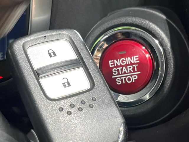 �yHonda�X�}�[�g�L�[�z�J�o����|�P�b�g�ɓ��ꂽ�܂܂ł��h�A�̎{���E�������\�ȃX�}�[�g�L�[�𑕔��B�G���W���̃I���E�I�t�����J�M�����o���K�v����������Ƃ��Ă��֗��ł���