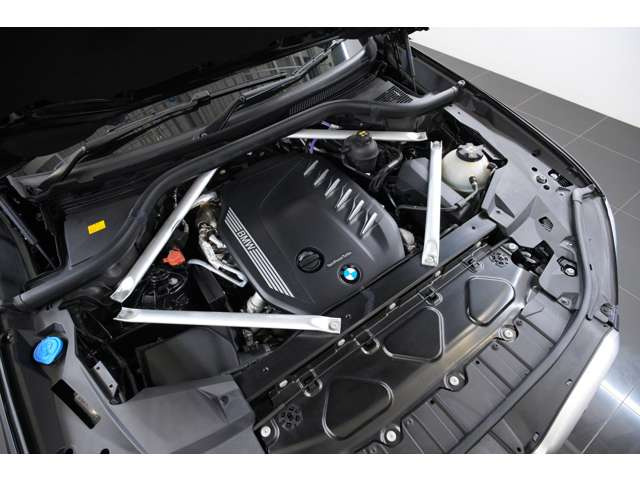 3.0L ����6�C��DOHC�^�[�{(�f�B�[�[��)+���[�^�[�A�G���W��:286ps/66.3kgm ���[�^�[:11ps/3.6kgm�A�S��&times;�S��&times;�S��mm 4945&times;2005&times;1695mm�A�ԗ��d�� 2280kg