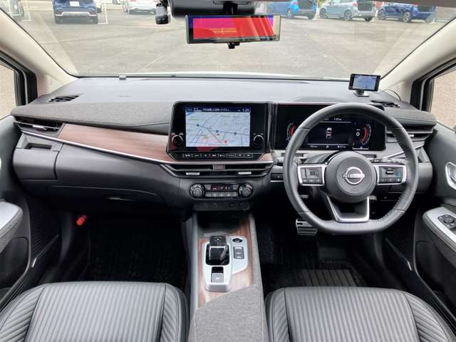 ノートオーラ1.2 G FOUR レザーエディション 4WD