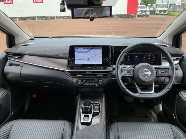 ノートオーラ1.2 G FOUR レザーエディション 4WD