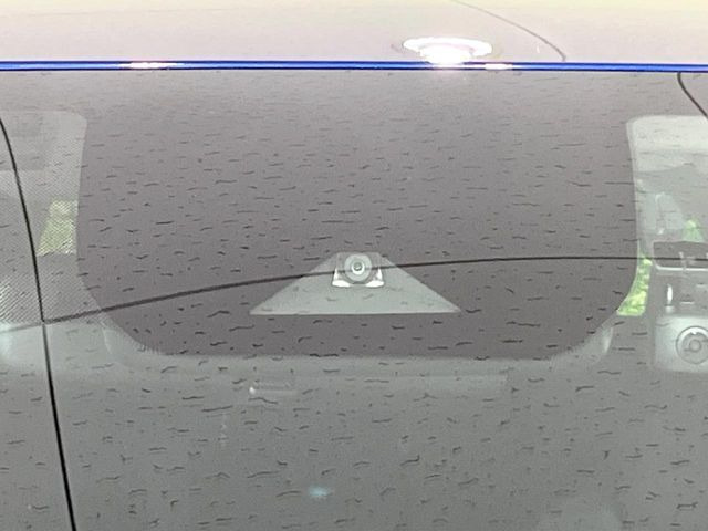 �y�C���e���W�F���g�G�}�[�W�F���V�[�u���[�L�z�t�����g�J�����őO���̎ԗ�����s�҂����m�B�Փ˂������Ȏ��͏Փ˔�Q�y���u���[�L���쓮�A�Փˉ�����T�|�[�g�B�����S�Ƀh���C�u�����y���݂��������܂��B