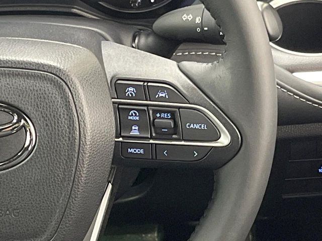 【レーダークルーズコントロール】高速道路での長距離走行が楽に!!自動で速度を保つクルーズコントロールが、衝突軽減システムと連携し、前方の車両を感知して車間を保つように速度調節してくれます!!