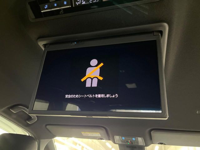 【フリップダウンモニター】家族や友人とお出かけする機会が多い方に大人気のフリップダウンモニター!大画面モニターで車内はエンタメ空間!退屈しがちな長距離ドライブも楽しい時間に変わります!