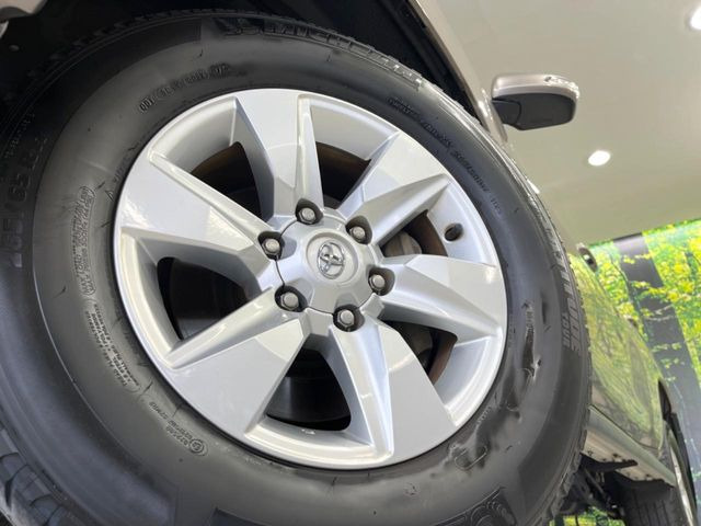 �y����17�C���`�A���~�z�C�[���z�O�ςɃ}�b�`���������A���~�z�C�[���𑕒����Ă���܂��B�e��ЊO�A���~�z�C�[����A�X�^�b�h���X�^�C�����戵�����Ă���܂��B���񂲑��k����������