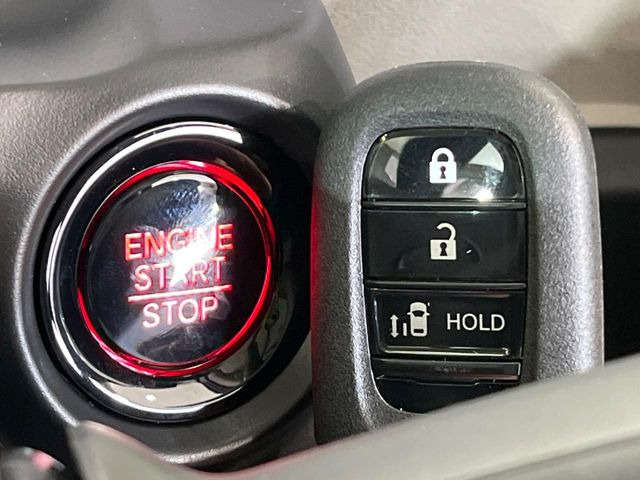 �yHonda�X�}�[�g�L�[�z�J�o����|�P�b�g�ɓ��ꂽ�܂܂ł��h�A�̎{���E�������\�ȃX�}�[�g�L�[�𑕔��B�G���W���̃I���E�I�t�����J�M�����o���K�v����������Ƃ��Ă��֗��ł���