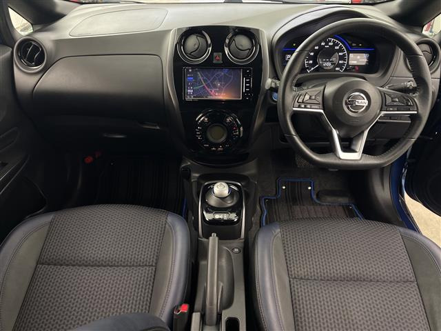 ノート1.2 e-POWER メダリスト FOUR ブラックアロー 4WD