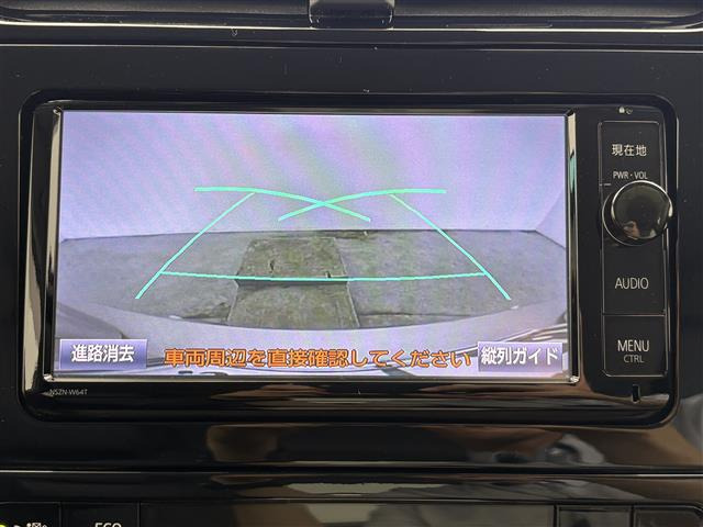 プリウス1.8 A プレミアム E-Four 4WD
