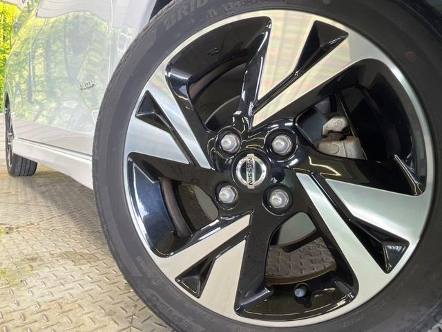 �y����15�C���`�A���~�z�C�[���z�O�ςɃ}�b�`���������A���~�z�C�[���𑕒����Ă���܂��B�e��ЊO�A���~�z�C�[����A�X�^�b�h���X�^�C�����戵�����Ă���܂��B���񂲑��k����������