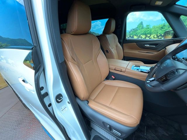 もちろん車内はキレイです♪よりクリーンな状態をキープしたいお客様には『ナノゾーンコート』がおすすめ!新型コロナウイルス対策や、除菌・消臭に効果を発揮し多くの方にご好評いただいております。