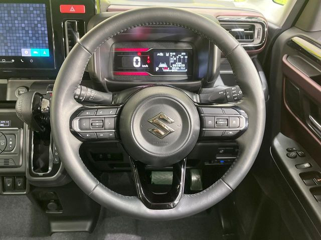 【純正革巻きステアリング】上質な革を使用することで、手にしっかり馴染みとても運転しやすいハンドルです♪