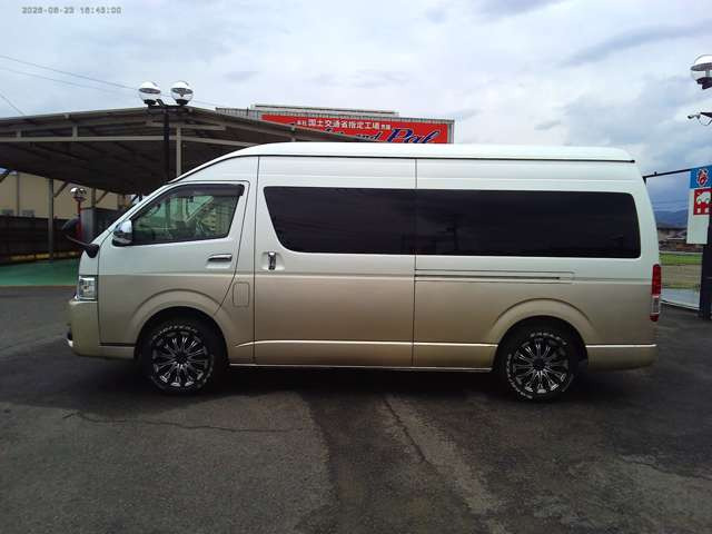 ハイエース2.7 グランドキャビン 4WD