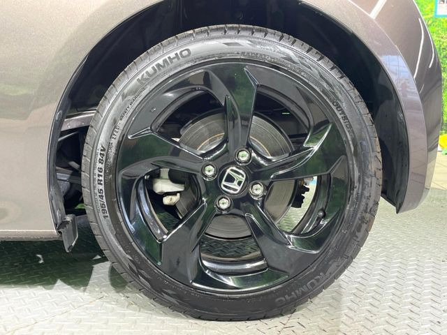 �y����16�C���`�A���~�z�C�[���z�O�ςɃ}�b�`���������A���~�z�C�[���𑕒����Ă���܂��B�e��ЊO�A���~�z�C�[����A�X�^�b�h���X�^�C�����戵�����Ă���܂��B���񂲑��k����������