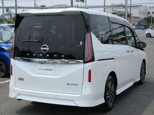 セレナ1.4 e-POWER ハイウェイスターV セカンドスライドアップシート