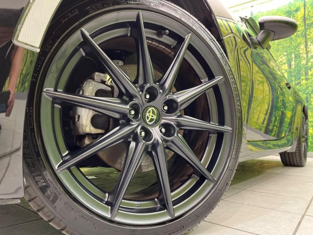 �y����18�C���`�A���~�z�C�[���z�O�ςɃ}�b�`���������A���~�z�C�[���𑕒����Ă���܂��B�e��ЊO�A���~�z�C�[����A�X�^�b�h���X�^�C�����戵�����Ă���܂��B���񂲑��k����������