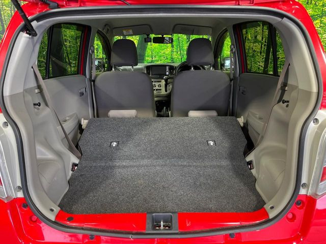 ���i�̂���������ʋ΁A���}���ɏ\���ȉ׎��X�y�[�X���m�ۂ��Ă���܂��B�Z�J���h�V�[�g��|���ƁA�傫�ȉו��̐ύڂ��\�ł���