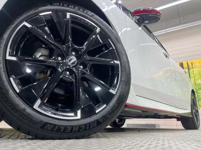 �y�����A���~�z�C�[���z�O�ςɃ}�b�`���������A���~�z�C�[���𑕒����Ă���܂��B�e��ЊO�A���~�z�C�[����A�X�^�b�h���X�^�C�����戵�����Ă���܂��B���񂲑��k����������