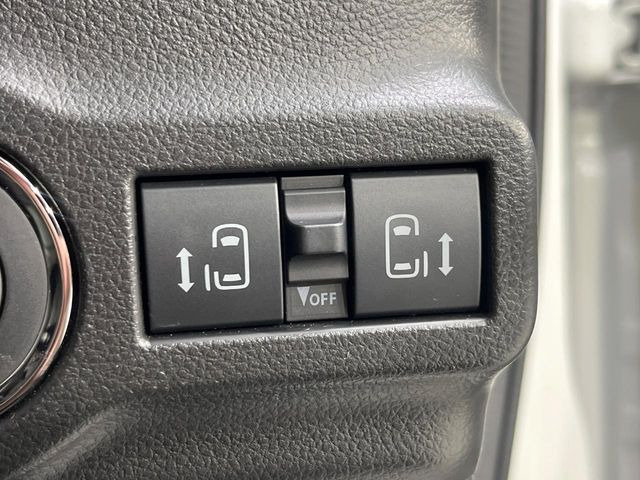 【両側パワースライドドア】スマートキーや運転席のスイッチで後席両側スライドドアの開閉が可能♪電動だから力を入れてドアを開ける必要が無く、小さなお子様でも簡単に開け閉めでき快適です♪
