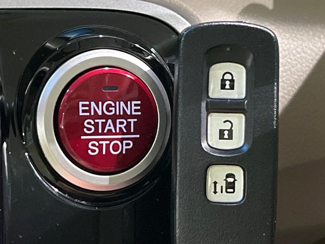 �yHonda�X�}�[�g�L�[�z�J�o����|�P�b�g�ɓ��ꂽ�܂܂ł��h�A�̎{���E�������\�ȃX�}�[�g�L�[�𑕔��B�G���W���̃I���E�I�t�����J�M�����o���K�v����������Ƃ��Ă��֗��ł���