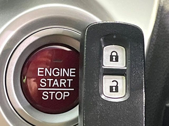 �yHonda�X�}�[�g�L�[�z�J�o����|�P�b�g�ɓ��ꂽ�܂܂ł��h�A�̎{���E�������\�ȃX�}�[�g�L�[�𑕔��B�G���W���̃I���E�I�t�����J�M�����o���K�v����������Ƃ��Ă��֗��ł���