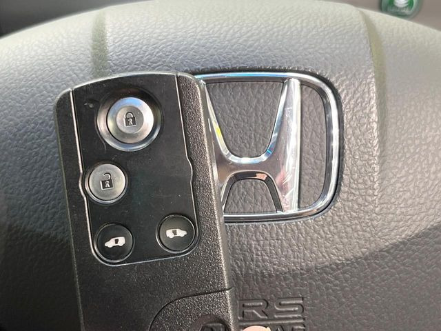 �yHonda�X�}�[�g�L�[�z�J�o����|�P�b�g�ɓ��ꂽ�܂܂ł��h�A�̎{���E�������\�ȃX�}�[�g�L�[�𑕔��B�G���W���̃I���E�I�t�����J�M�����o���K�v����������Ƃ��Ă��֗��ł���