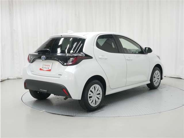 ヤリス1.5 ハイブリッド X E-Four 4WD