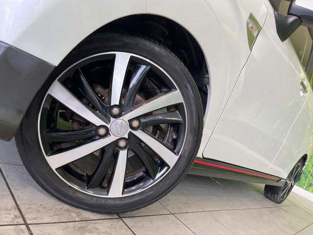 �y����16�C���`�A���~�z�C�[���z�O�ςɃ}�b�`���������A���~�z�C�[���𑕒����Ă���܂��B�e��ЊO�A���~�z�C�[����A�X�^�b�h���X�^�C�����戵�����Ă���܂��B���񂲑��k����������