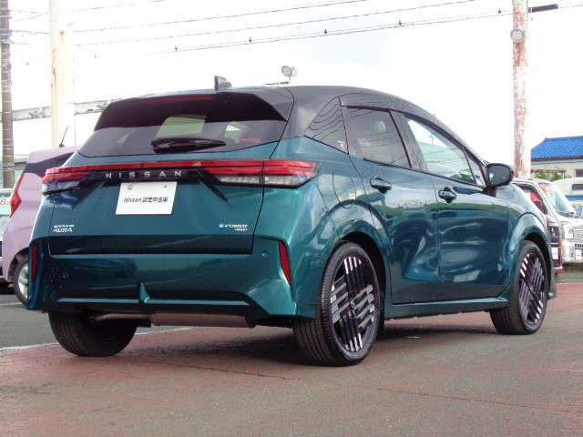 ノートオーラ1.2 G FOUR レザーエディション 4WD