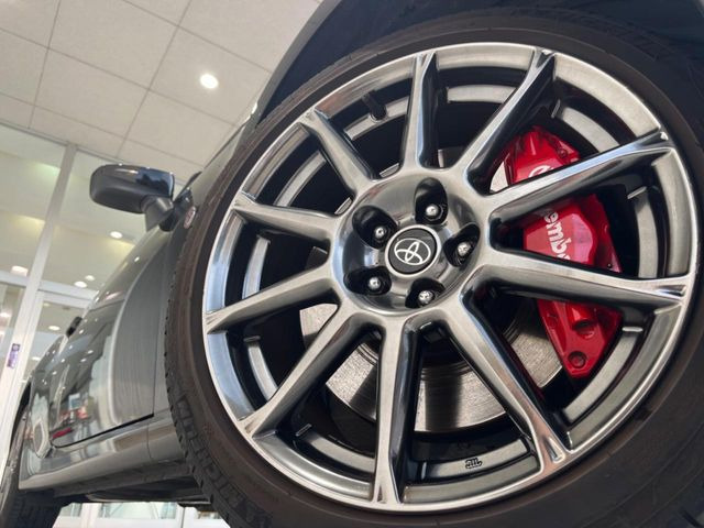 �y����17�C���`�A���~�z�C�[���z�O�ςɃ}�b�`���������A���~�z�C�[���𑕒����Ă���܂��B�e��ЊO�A���~�z�C�[����A�X�^�b�h���X�^�C�����戵�����Ă���܂��B���񂲑��k����������
