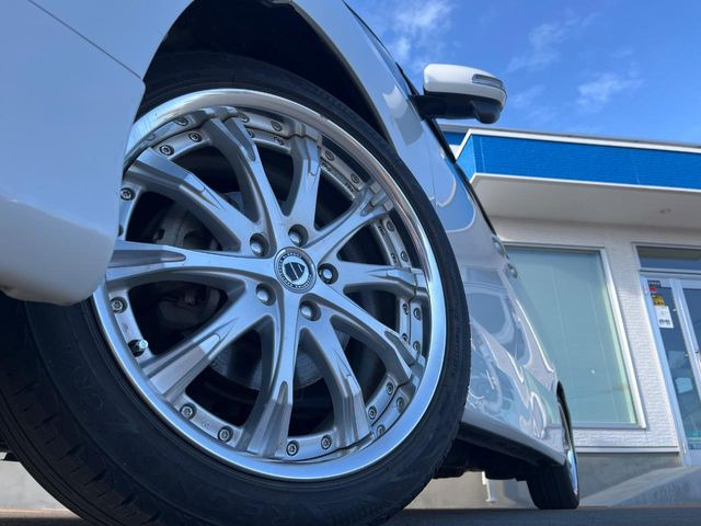 �y19�C���`�A���~�z�C�[���z�O�ςɃ}�b�`�����A���~�z�C�[���𑕒����Ă���܂��B�e��A���~�z�C�[����A�X�^�b�h���X�^�C�����戵�����Ă���܂��B���񂲑��k����������