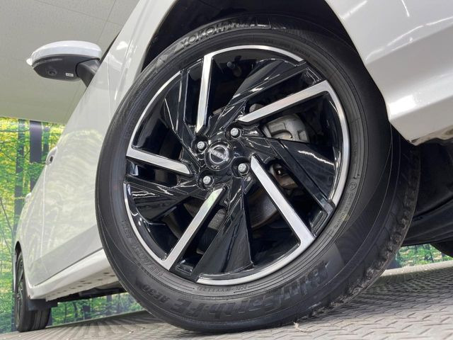 �y����16�C���`�A���~�z�C�[���z�O�ςɃ}�b�`���������A���~�z�C�[���𑕒����Ă���܂��B�e��ЊO�A���~�z�C�[����A�X�^�b�h���X�^�C�����戵�����Ă���܂��B���񂲑��k����������