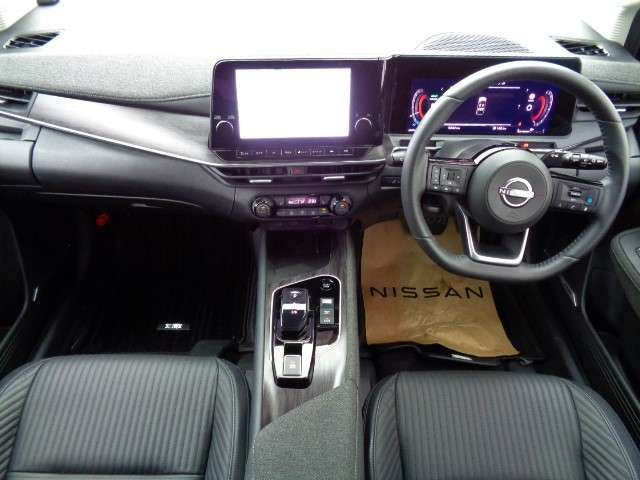 ノートオーラ1.2 G FOUR レザーエディション 4WD