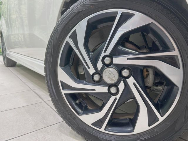 �y����15�C���`�A���~�z�C�[���z�O�ςɃ}�b�`���������A���~�z�C�[���𑕒����Ă���܂��B�e��ЊO�A���~�z�C�[����A�X�^�b�h���X�^�C�����戵�����Ă���܂��B���񂲑��k����������