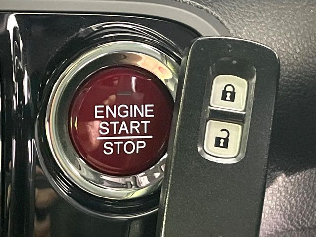 �yHonda�X�}�[�g�L�[�z�J�o����|�P�b�g�ɓ��ꂽ�܂܂ł��h�A�̎{���E�������\�ȃX�}�[�g�L�[�𑕔��B�G���W���̃I���E�I�t�����J�M�����o���K�v����������Ƃ��Ă��֗��ł���