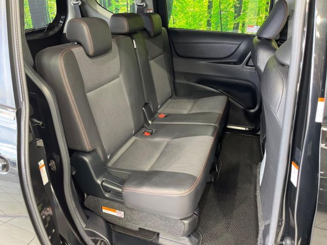 ドライバーによって運転しやすいポジションは異なり、あの車はどうなのか不安なこともありますよね。気になるお車は店頭で乗り込んでご確認いただけます♪