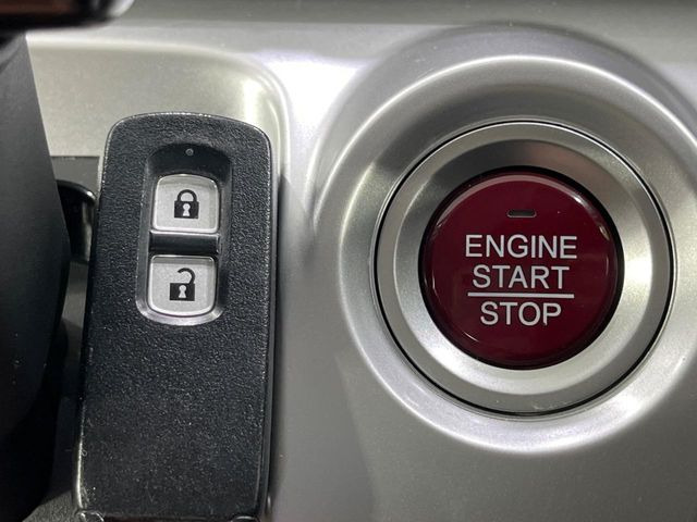 �yHonda�X�}�[�g�L�[�z�J�o����|�P�b�g�ɓ��ꂽ�܂܂ł��h�A�̎{���E�������\�ȃX�}�[�g�L�[�𑕔��B�G���W���̃I���E�I�t�����J�M�����o���K�v����������Ƃ��Ă��֗��ł���