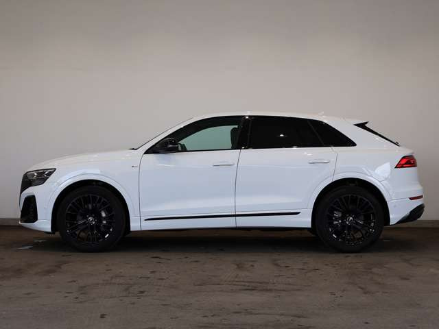 Q855 TFSI クワトロ Sライン 4WD