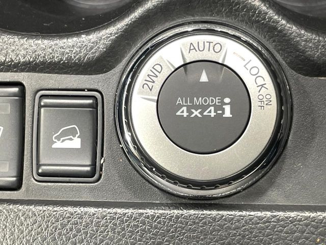 �y�I�[�����[�h4&times;4�z2WD/4WD���[�h����y�ɐ؂�ւ��\�B�R��d����2WD�A�X�^�b�N���ɖ𗧂�LOCK�AAUTO���[�h�ł�4WD�̔z���������Œ������A�H�ʏ󋵂��킸���肵��������T�|�[�g�B