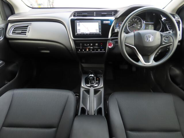���O���̐��|�E�K���X�n�{�f�B�R�[�e�B���O��CAR�N���[�j���O���Ǝ҂��{�H�������܂��̂ő�ϐ����B�I���b�N�X�����Ԃł݂͂Ȃ��܂ɉ��K�ȃh���C�u�����񑩁B