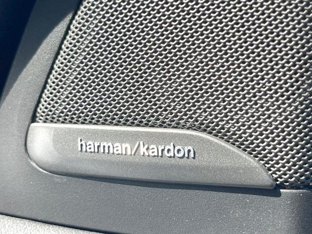 ��harman/kardon�T�E���h�V�X�e��:�I�[�f�B�I��僁�[�J�[����|����v���~�A���X�s�[�J�[�𑕔��B�����̃X�s�[�J�[����A���̗������܂ŕ����鍂�i���ȉ��y�����y���݂��������܂��B